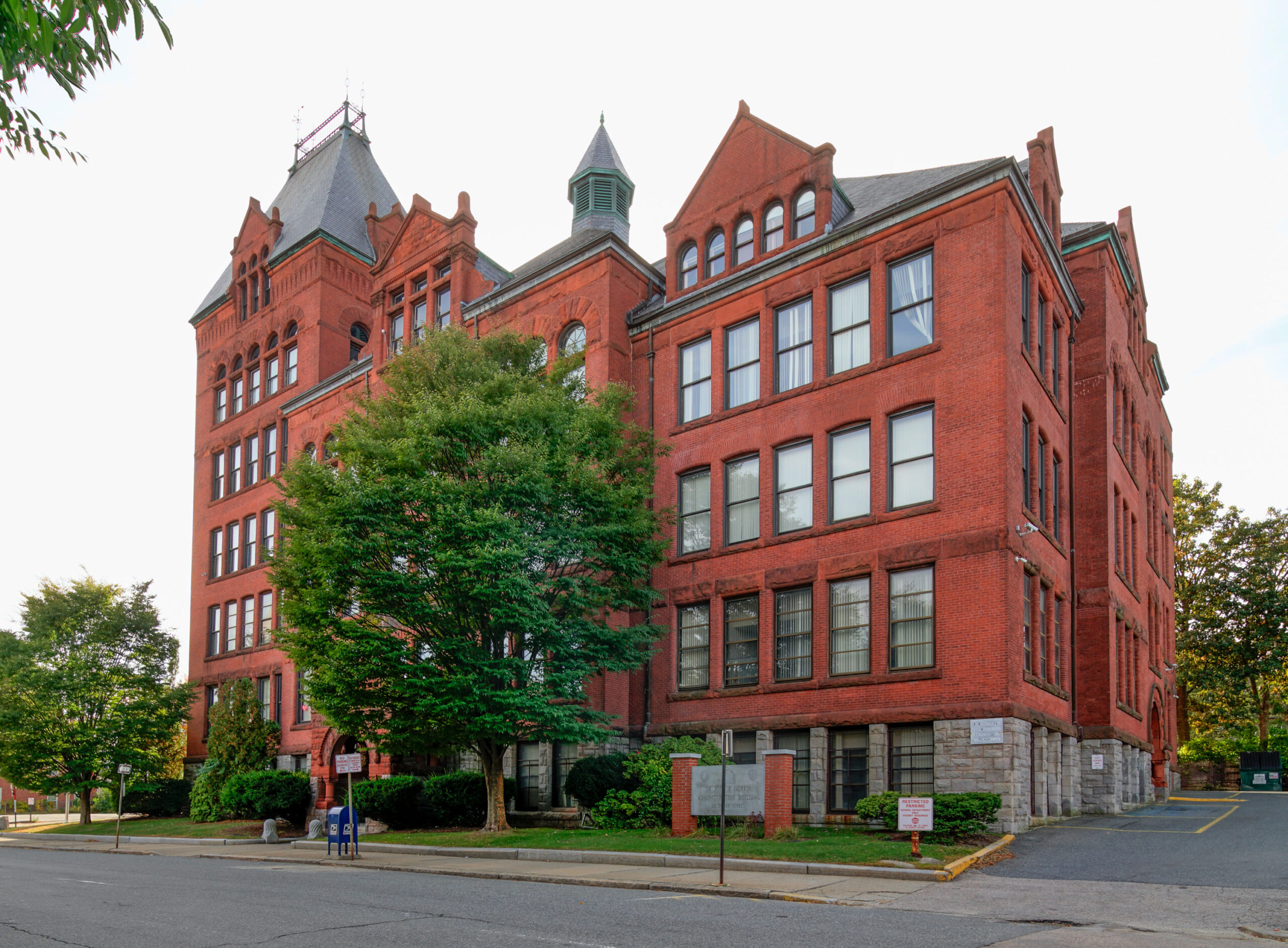 Durkin Administration Building Worcester, Irving St side