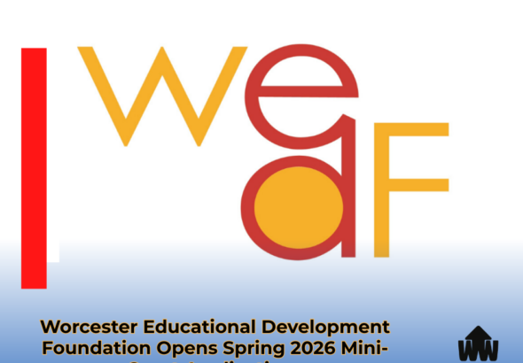 Red Minimalist Merry Christmas Facebook Post (4)