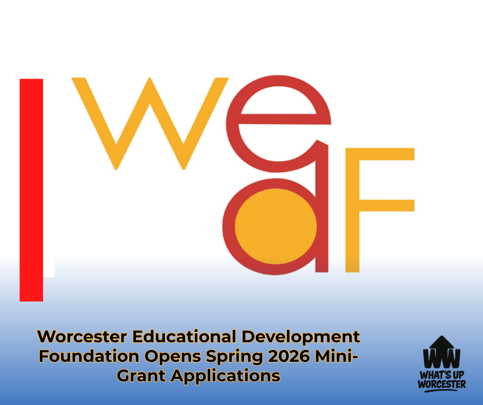 Red Minimalist Merry Christmas Facebook Post (4)