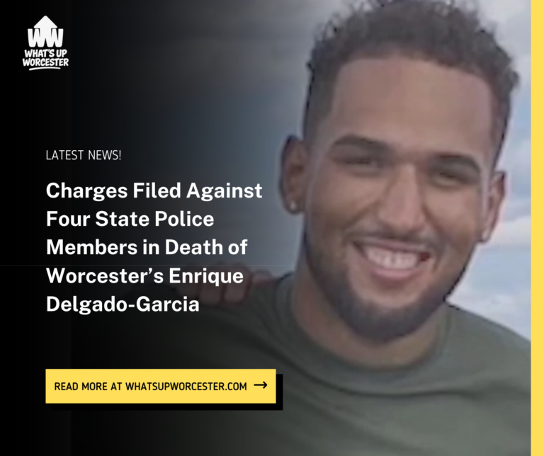 Red Minimalist Merry Christmas Facebook Post (6)